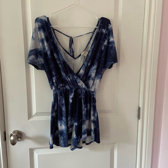 🤍BLUE AND WHITE ROMPER💙 - Picture 3 of 3